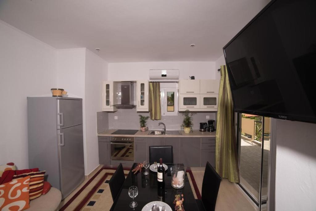 Bodikos Apartments Pitsidia Luaran gambar